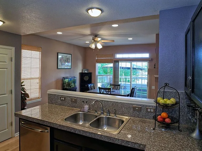 7462 E Lowry Blvd — Photo 8