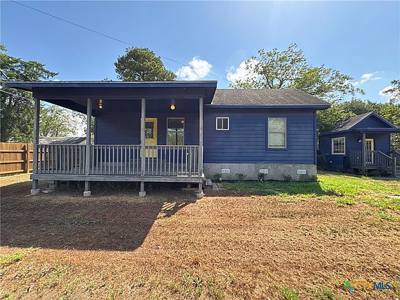 4th image of 1017 W Nueces St