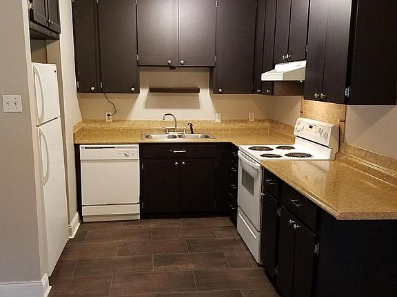 3rd image of 6 Coral Ct