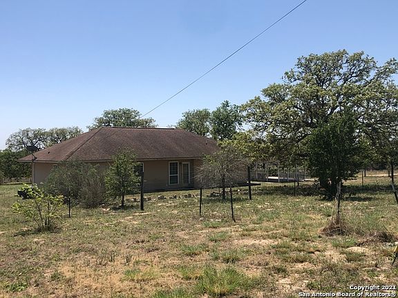5th image of 740 Lake Valley Dr