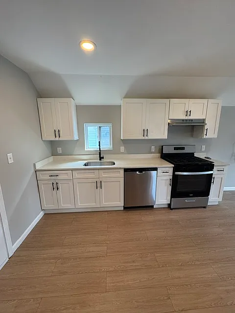 2 bed, 900 sqft, $1,900 — Photo 2
