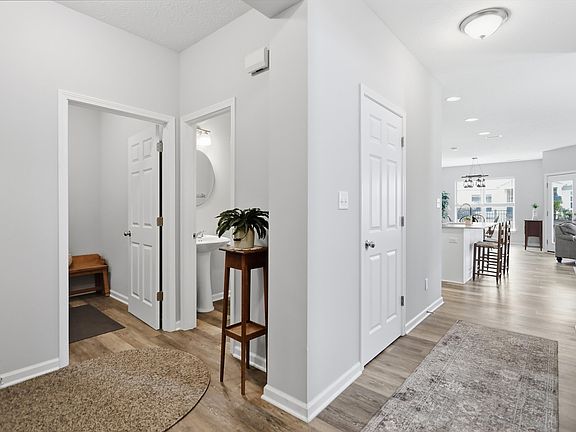 5th image of 180 Tamarack Larch Blvd