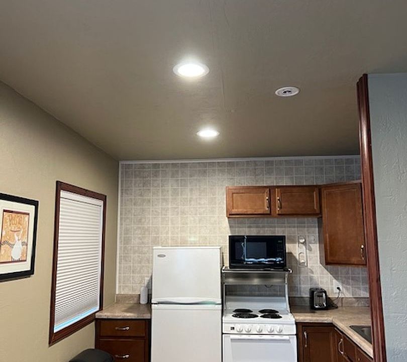 2nd image of 2316 E Broadway Ave #14