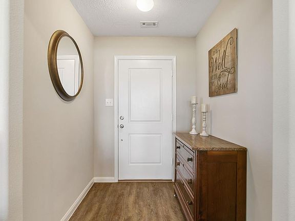 Beautiful entry to welcome you home.