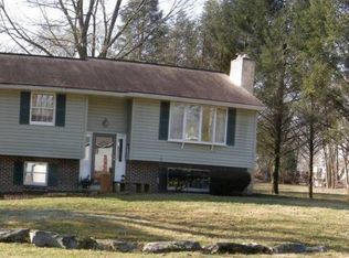 1 Holly Ln, Lancaster, PA 17602