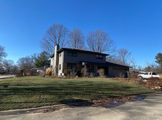 2213 Combes St, Urbana, IL 61801