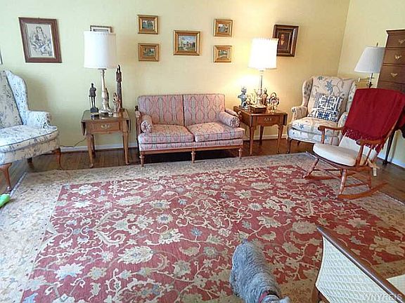 4th image of 10521 Royal Oak Dr