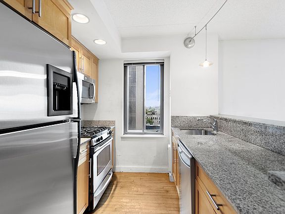 3rd image of 53 Boerum Pl APT 9F
