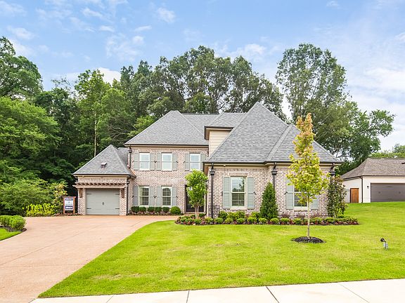 2nd image of 475 Saunders Creek Cir
