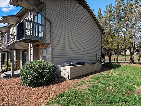 4th image of 380-380 Vista Cir #D