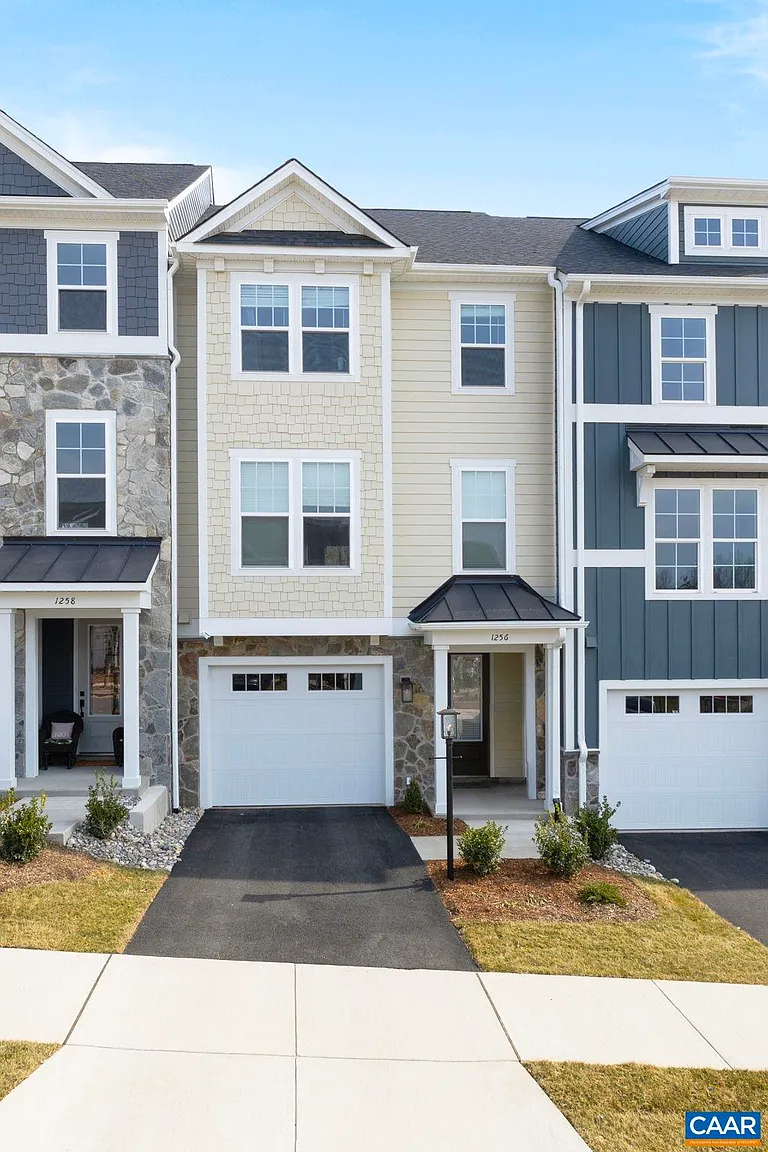 1366 Laconia Ln photo 1