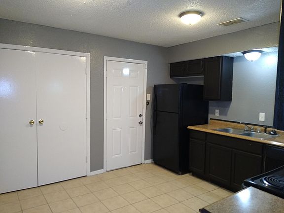 2nd image of 2910 Cottonwood Ln