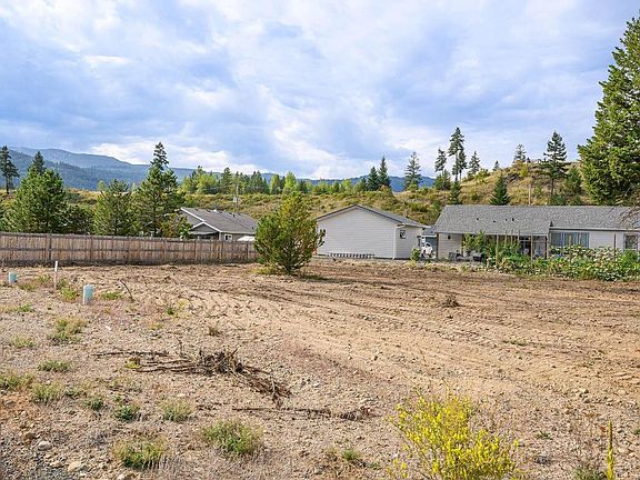 3rd image of 465 Clary Rd