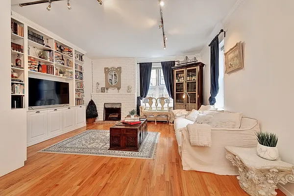 Sold by City Connections Realty | media 1