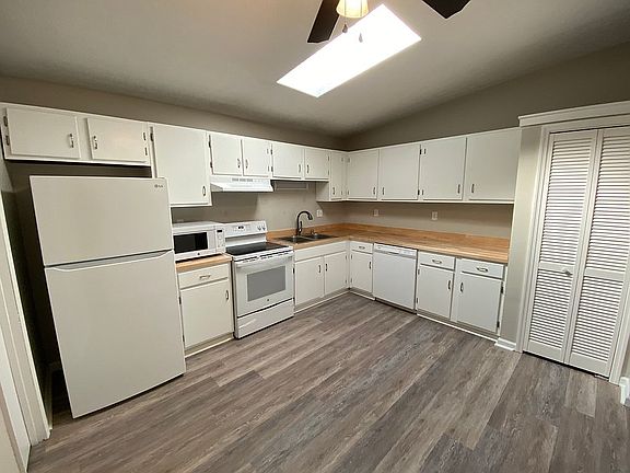 2nd image of 123 Elaine Way