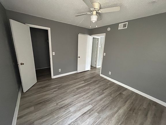 3rd image of 325 Lakepointe Dr Unit 301
