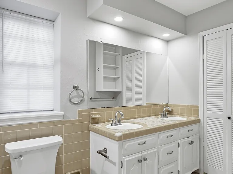 6815 Lyre Ln — Photo 19