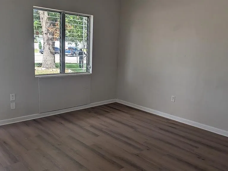 714 Governors Ave — Photo 8