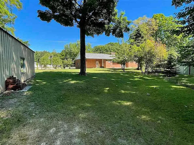 636 Petoskey Ave — Photo 3