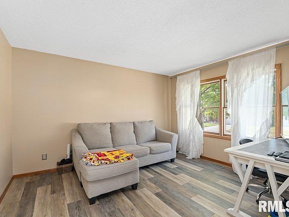 5th image of 4315 Squire Dr