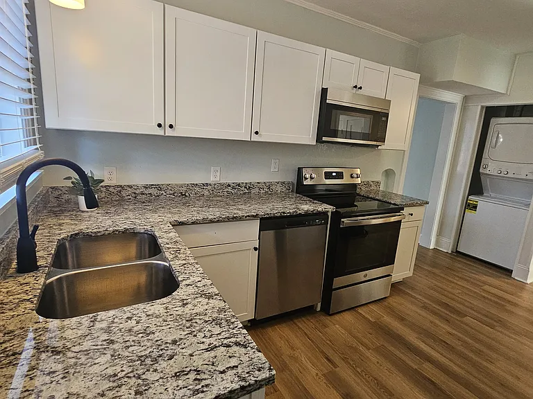 46 W 11th St — Photo 24