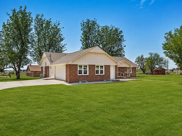 504 E 2nd St, Calumet, OK 73014