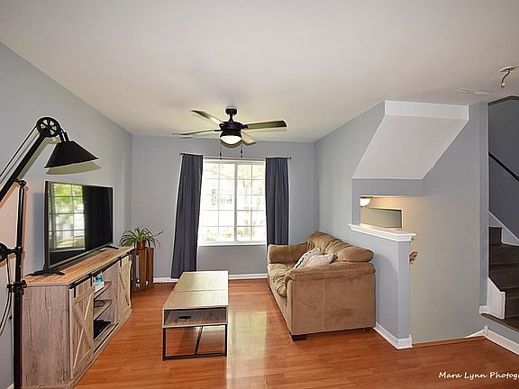5th image of 407 E Victoria Cir #407