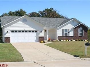 2276 Delaware Dr, Saint Charles, MO 63303