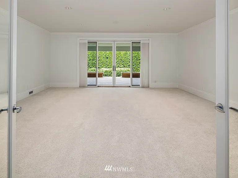16458 SE 44th Pl — Photo 28