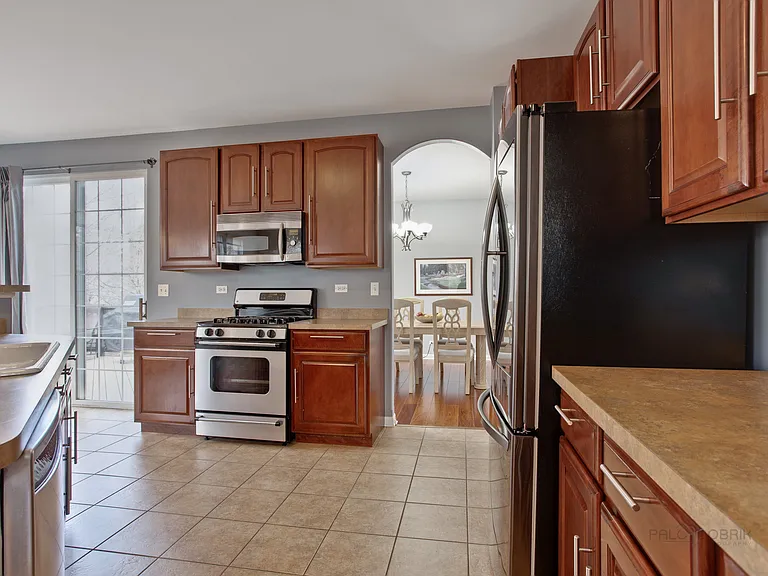 620 Geneva Ct — Photo 10