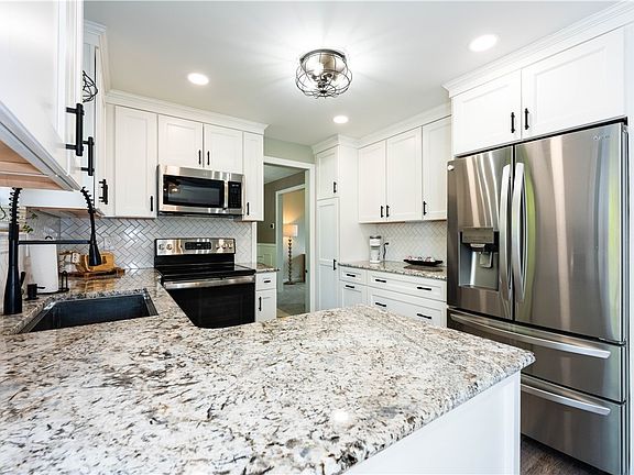 2nd image of 3049 Seminole Ct
