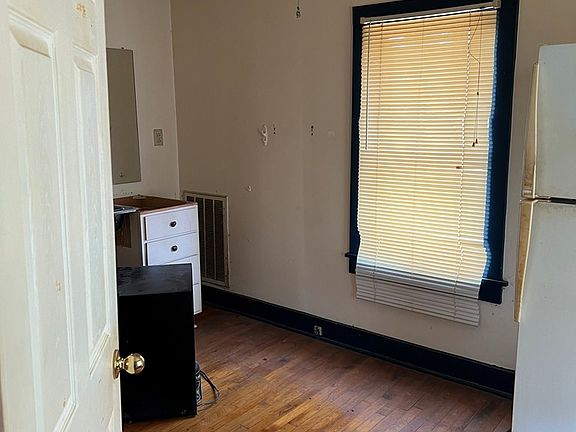 4th image of 627 Roosevelt Dr