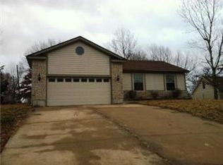 404 Sunset Rd, Freeman, MO 64746
