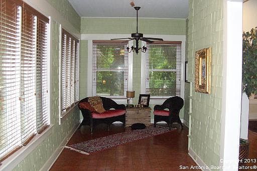 5th image of 325 Cleveland Ct