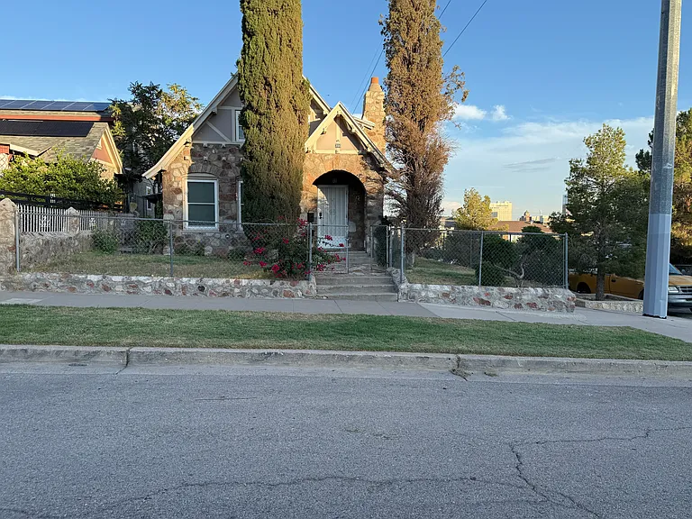 700 E Crosby Ave — Photo 1