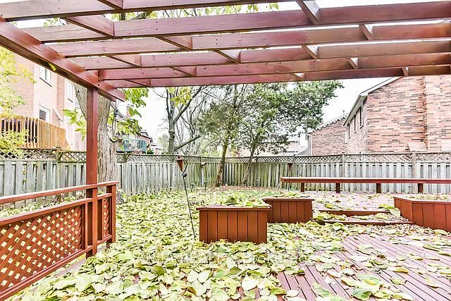 11 Berkeley Ct — Photo 18