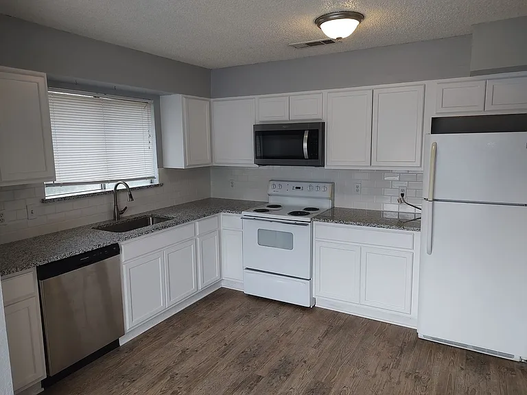 1302 Hollow Creek Dr #C — Photo 16