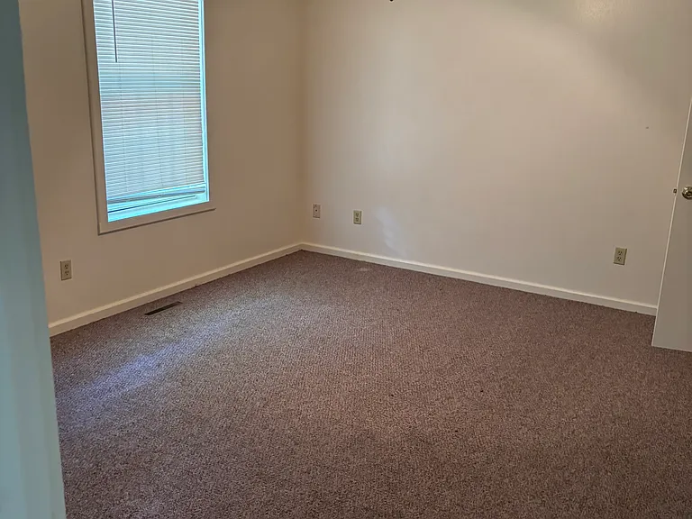 204 S Maple St #204 — Photo 6
