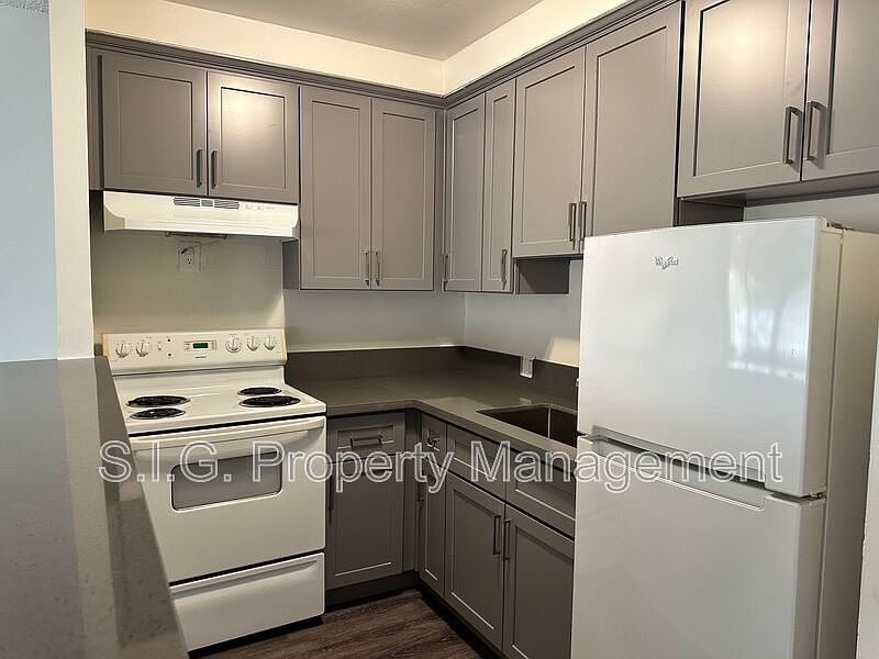 1st image of 650 N Oakland Ave APT 214