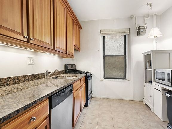 2nd image of 181 E 93rd St APT 3D