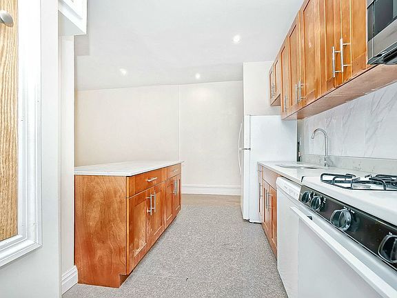 5th image of 160 Claremont Ave APT 6E