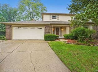 36076 Grennada St, Livonia, MI 48154