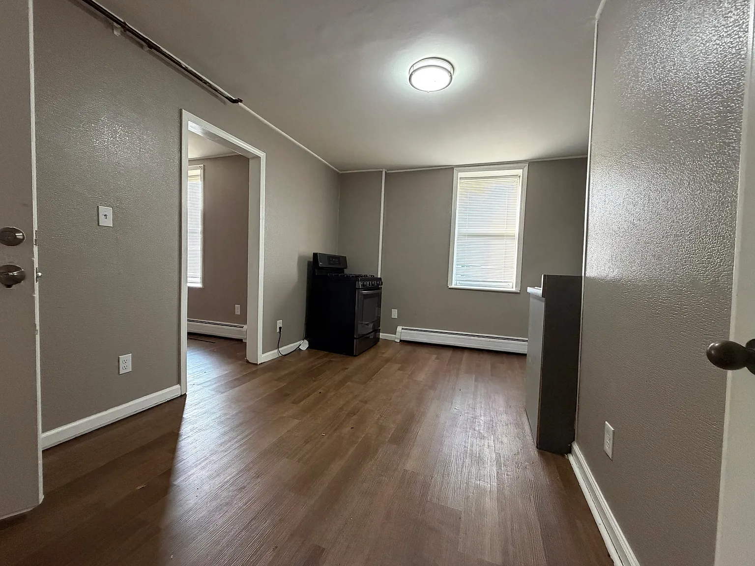 1 bed, 500 sqft, $945 — Photo 1