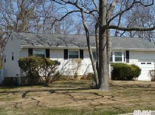 17 Craig Rd, Islip Terrace, NY 11752