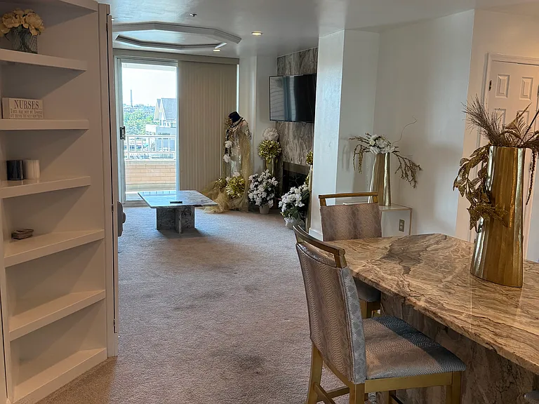 100 Harborview Dr #306 — Photo 3