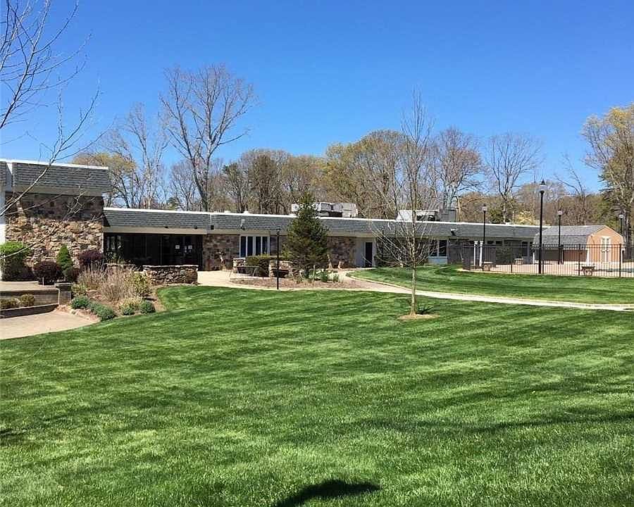 2nd image of 373 Woodbridge Dr Unit D