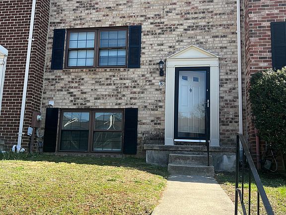 3rd image of 39 Badger Gate Ct