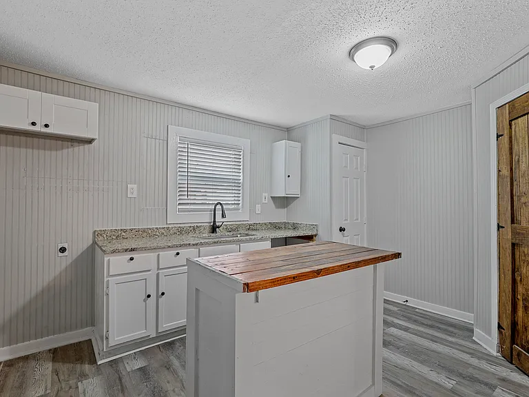 1009 Oak St — Photo 12
