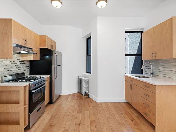 2nd image of 206 Rivington St #2F