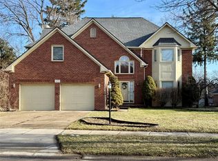 4978 Somerton Dr, Troy, MI 48085
